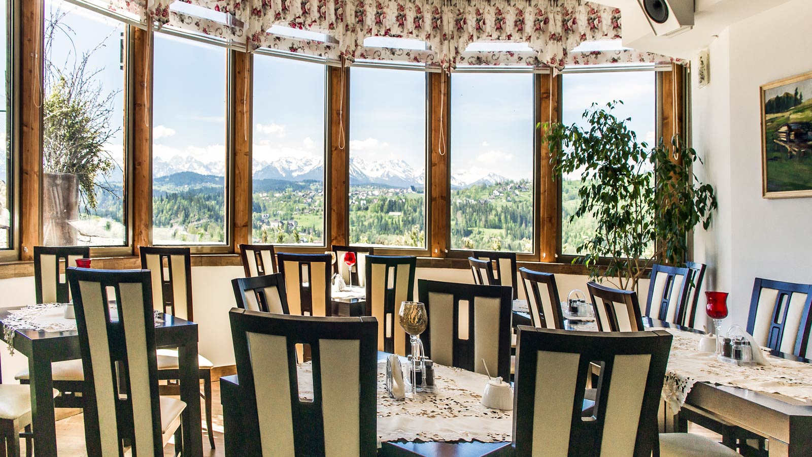 Moodne vannituba Montenero hotellitoas dušiga