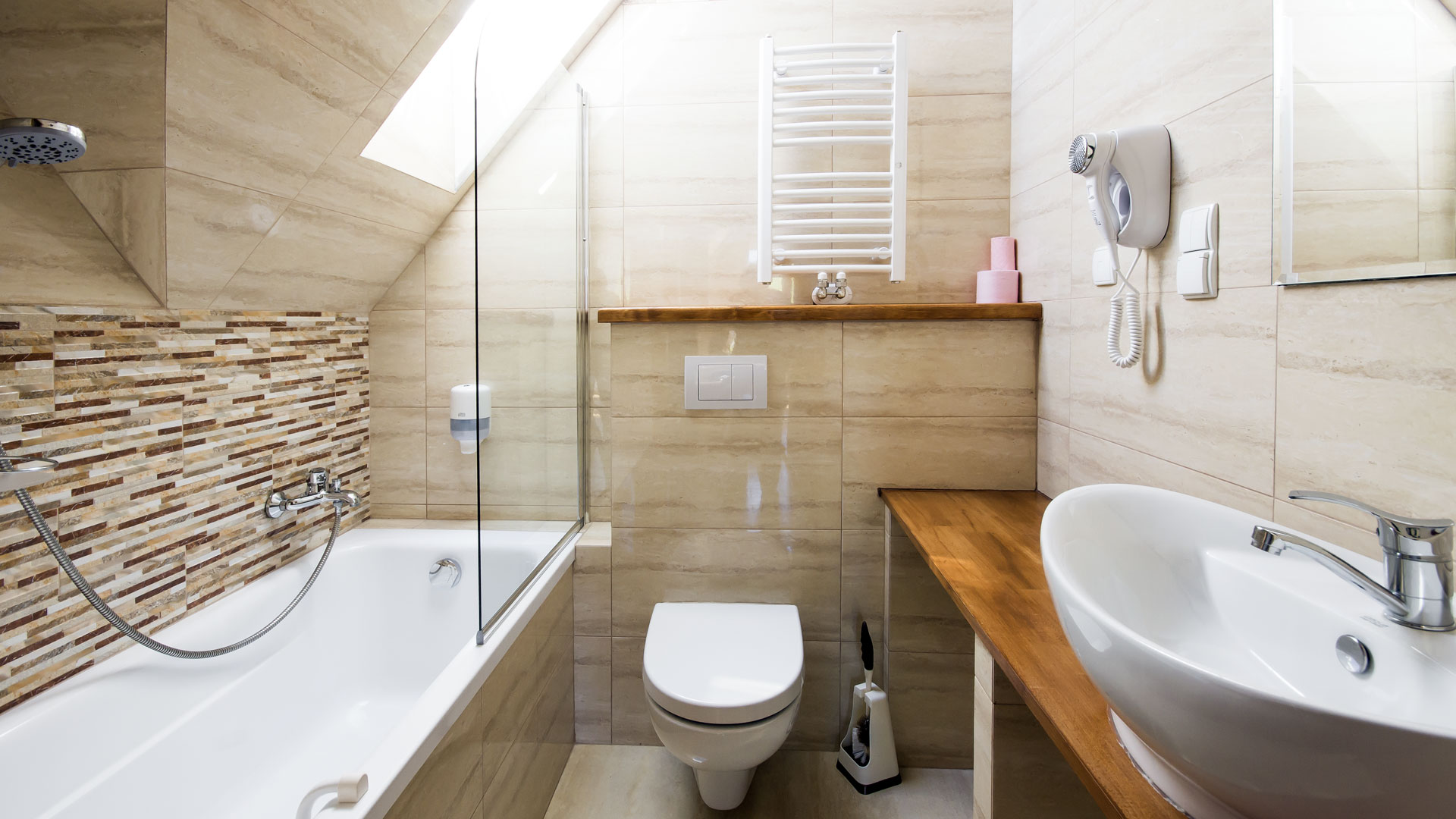 Avatud restoran Monteneros, kus pakutakse Poola ja Itaalia roogasid