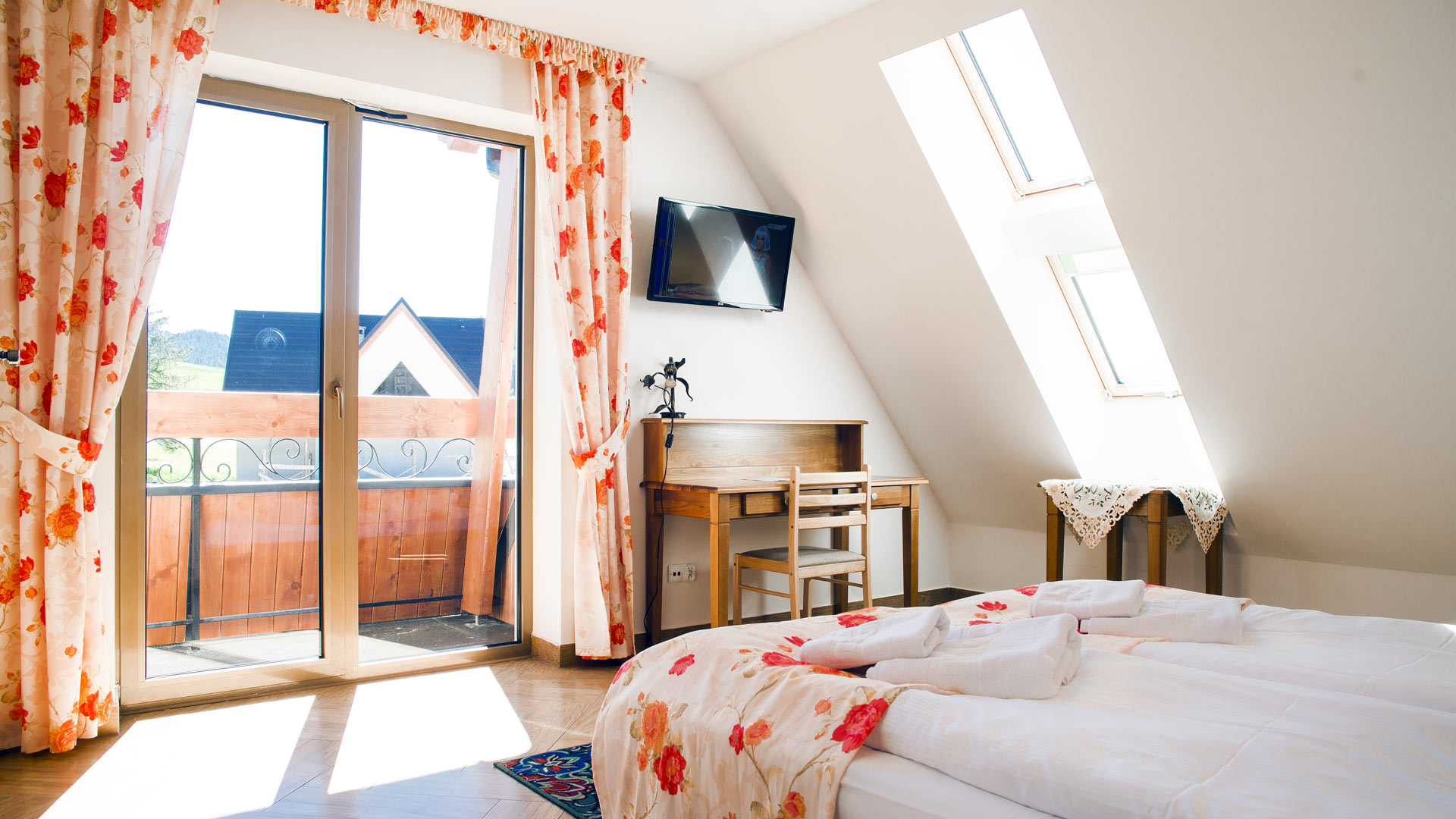 Elegantne hotellituba Montenero Resort & Spa-s vaatega mägedele